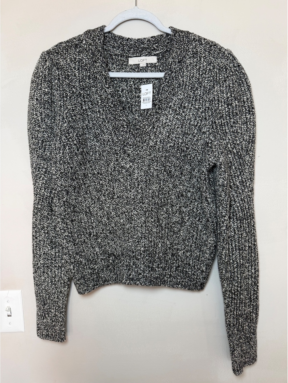 LOFT NWT Women's Large Black and White Marled V-Neck Sweater. Size Large